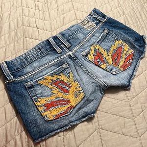 Super cute chip pepper Jean shorts with fire sun designs on the pockets